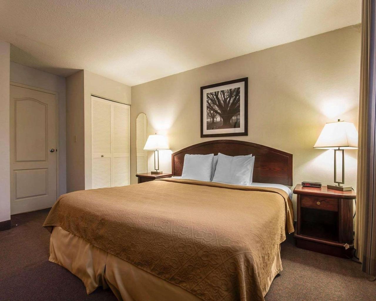 Art Infiniti Hotel Pitt Meadows Exterior foto